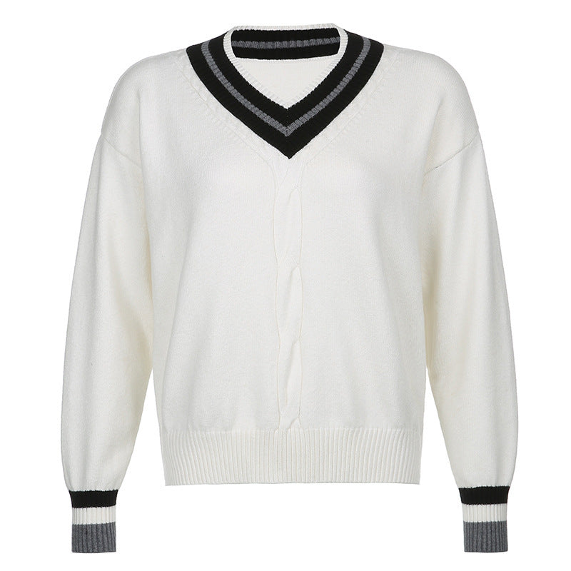 The V-neck of The British Style Sweater Is Slim