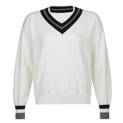 The V-neck of The British Style Sweater Is Slim